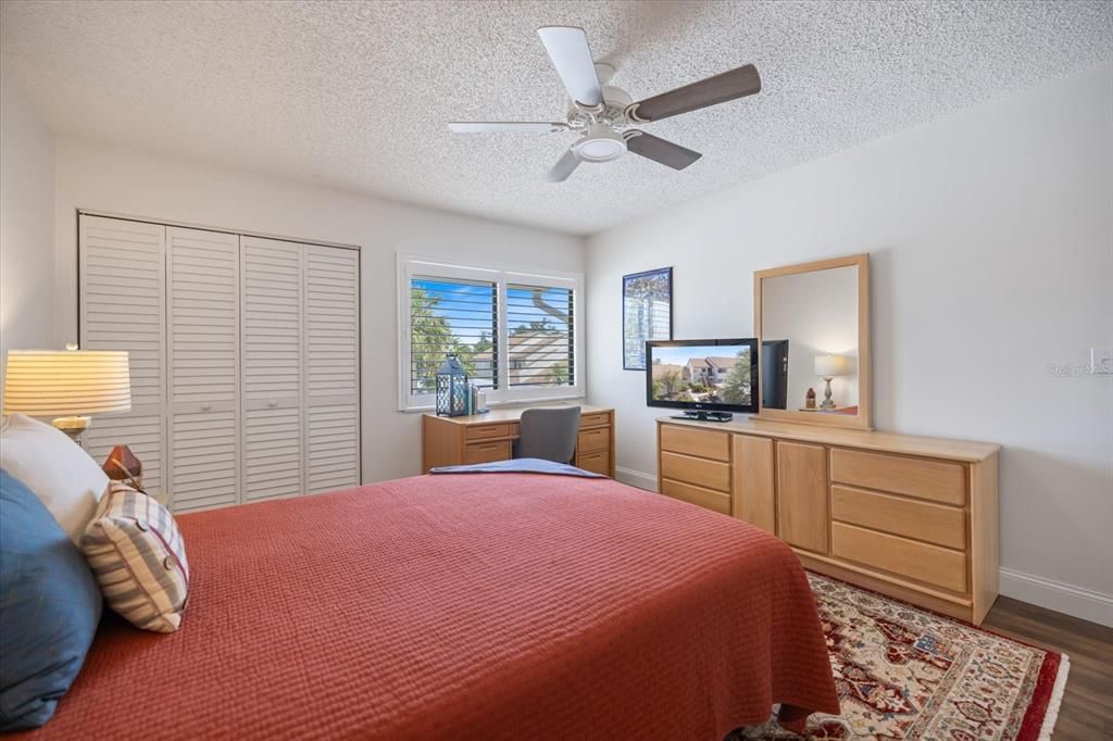 待售: $215,000 (2 贝兹, 2 浴室, 1092 平方英尺)