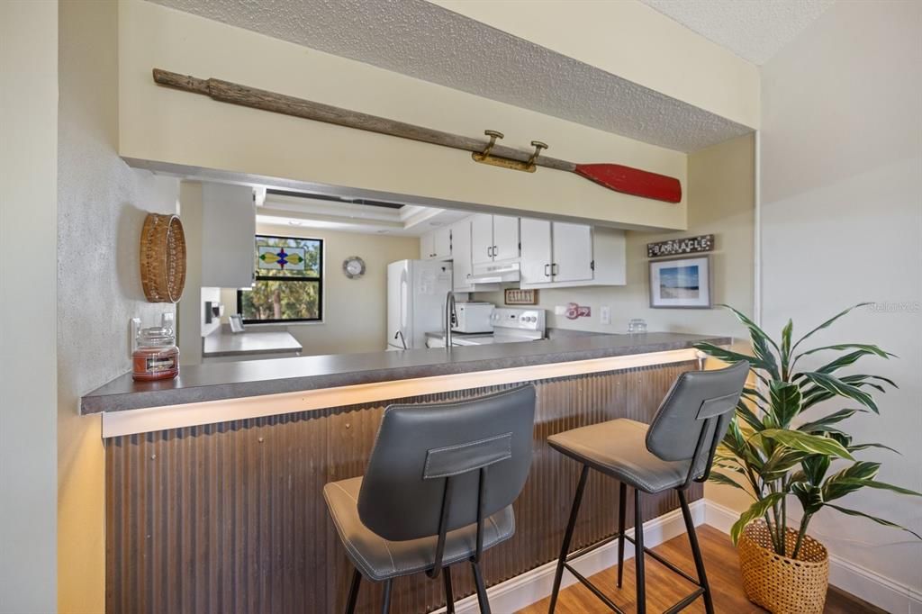 待售: $215,000 (2 贝兹, 2 浴室, 1092 平方英尺)