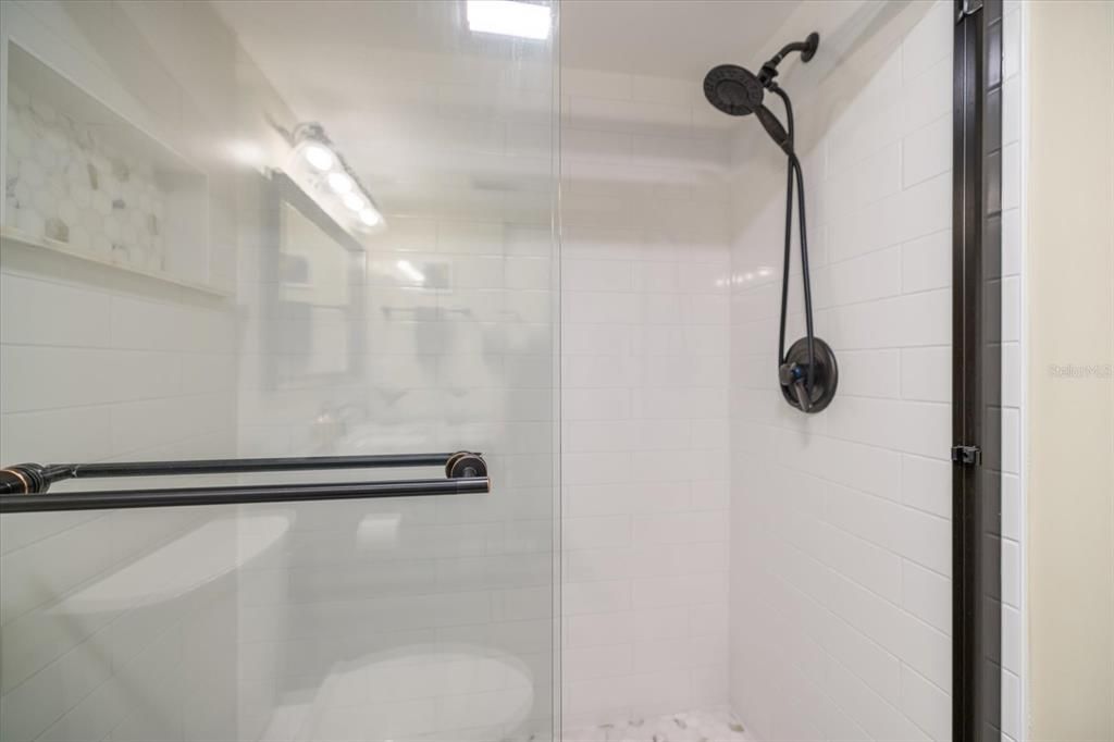 待售: $215,000 (2 贝兹, 2 浴室, 1092 平方英尺)