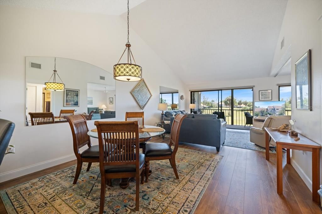 待售: $215,000 (2 贝兹, 2 浴室, 1092 平方英尺)