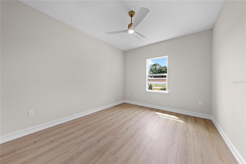 Под контрактом: $455,000 (4 спален, 2 ванн, 2027 Квадратных фут)