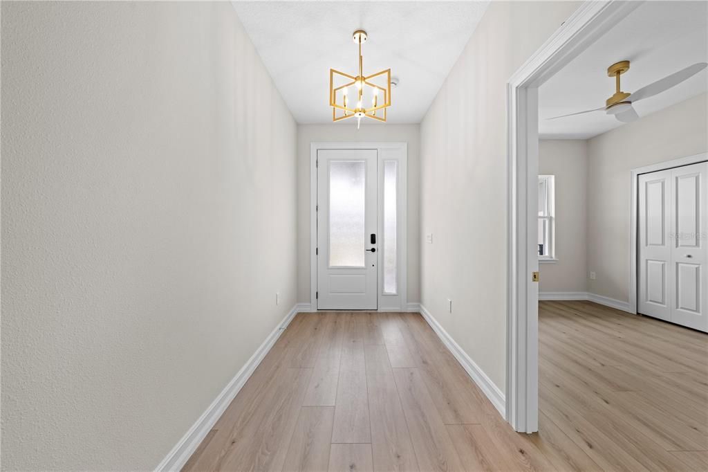 Под контрактом: $455,000 (4 спален, 2 ванн, 2027 Квадратных фут)