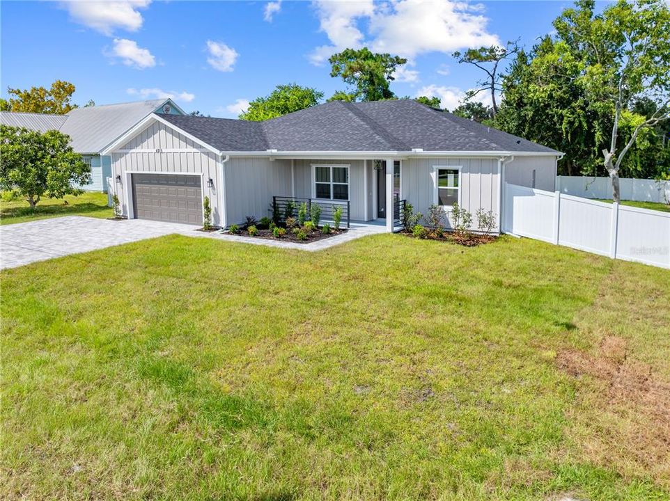 Под контрактом: $455,000 (4 спален, 2 ванн, 2027 Квадратных фут)