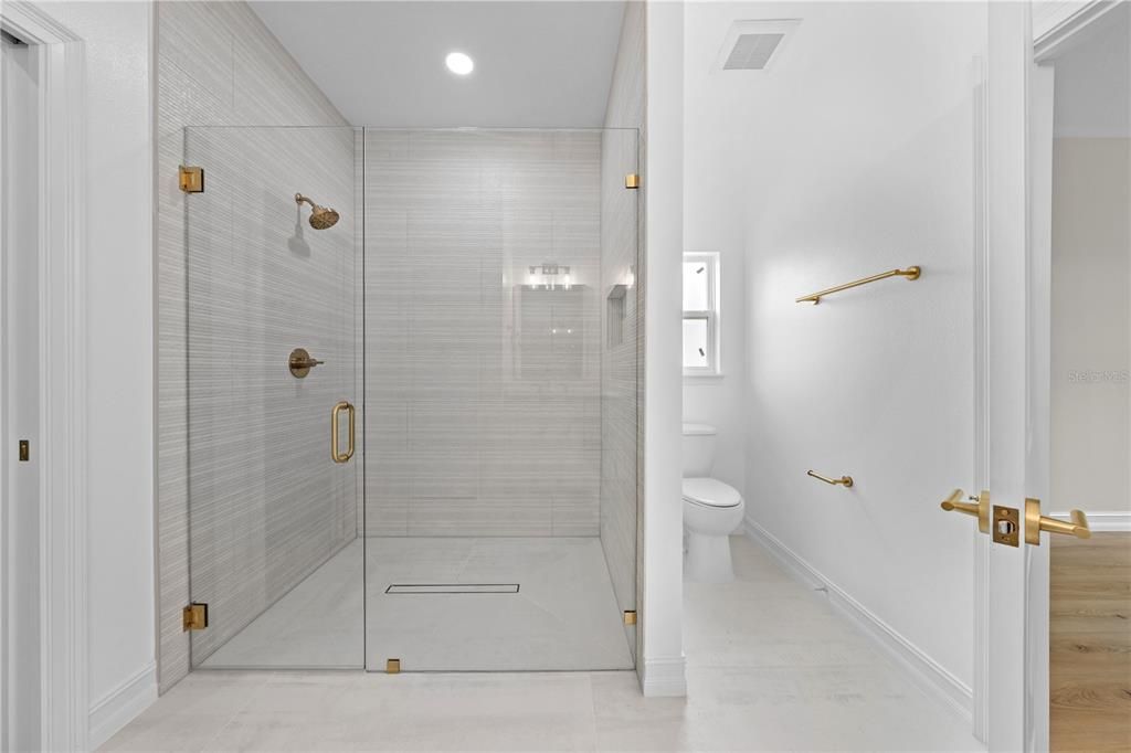 Под контрактом: $455,000 (4 спален, 2 ванн, 2027 Квадратных фут)