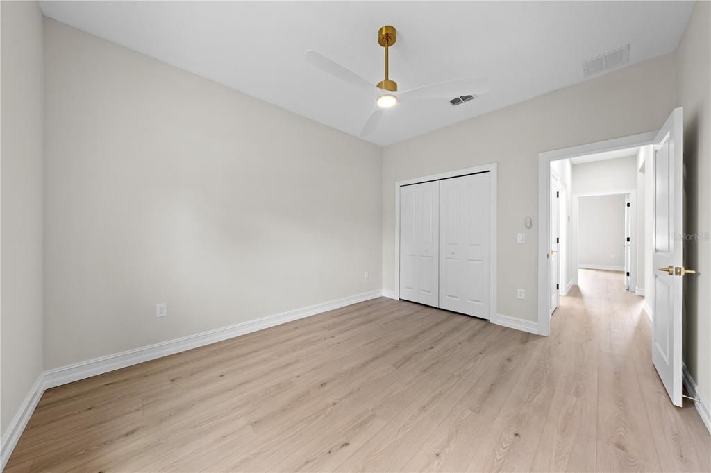 Под контрактом: $455,000 (4 спален, 2 ванн, 2027 Квадратных фут)