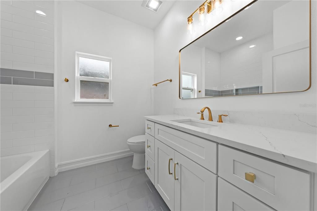 Под контрактом: $455,000 (4 спален, 2 ванн, 2027 Квадратных фут)