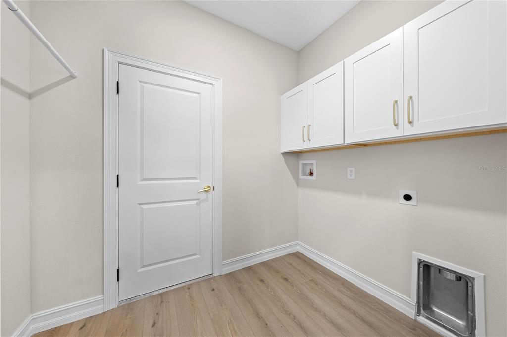 Под контрактом: $455,000 (4 спален, 2 ванн, 2027 Квадратных фут)