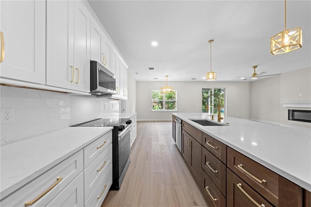 Под контрактом: $455,000 (4 спален, 2 ванн, 2027 Квадратных фут)