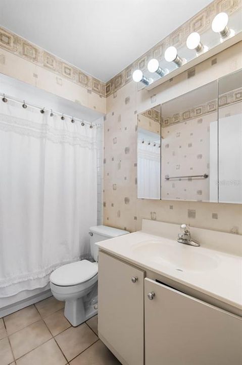 待售: $225,000 (2 贝兹, 1 浴室, 1056 平方英尺)