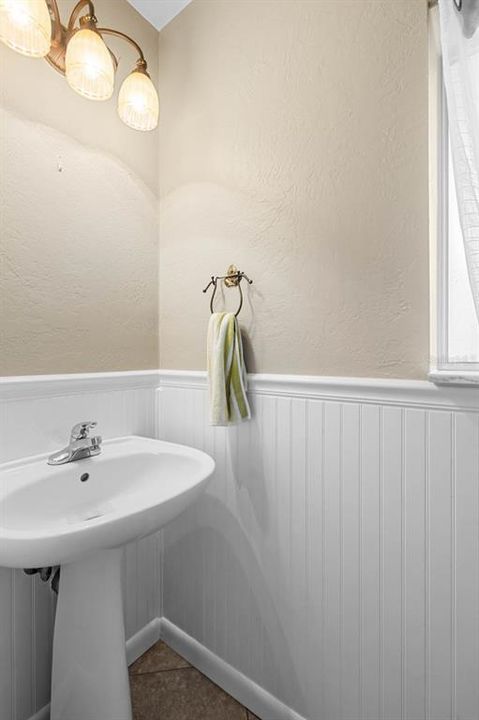 待售: $225,000 (2 贝兹, 1 浴室, 1056 平方英尺)