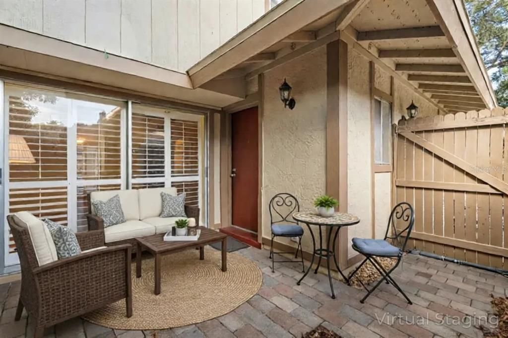 待售: $225,000 (2 贝兹, 1 浴室, 1056 平方英尺)