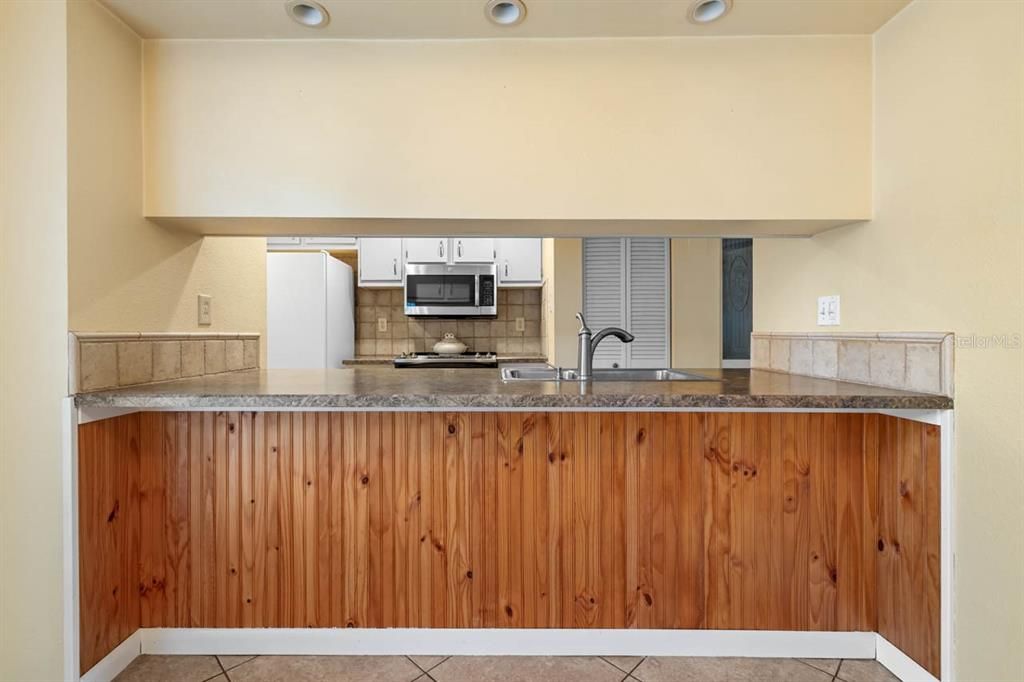 待售: $225,000 (2 贝兹, 1 浴室, 1056 平方英尺)