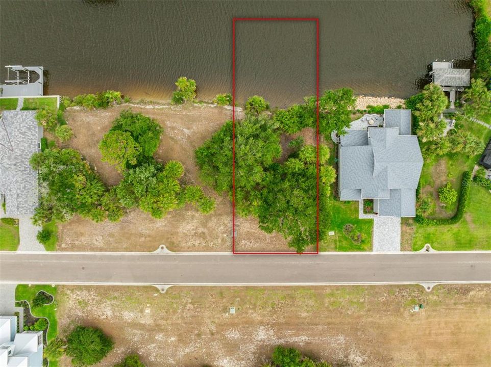 На продажу: $245,000 (0.26 acres)