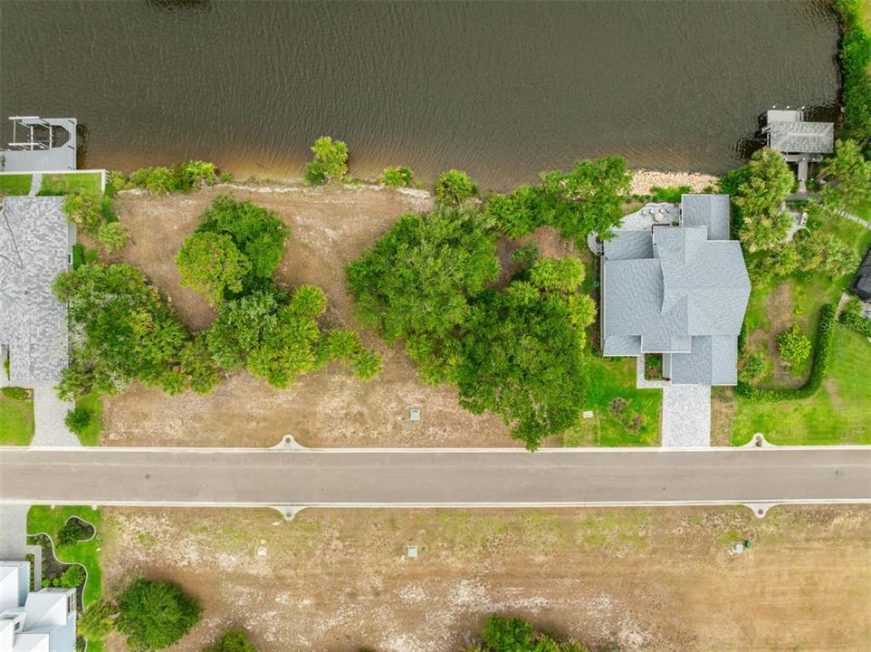 На продажу: $245,000 (0.26 acres)