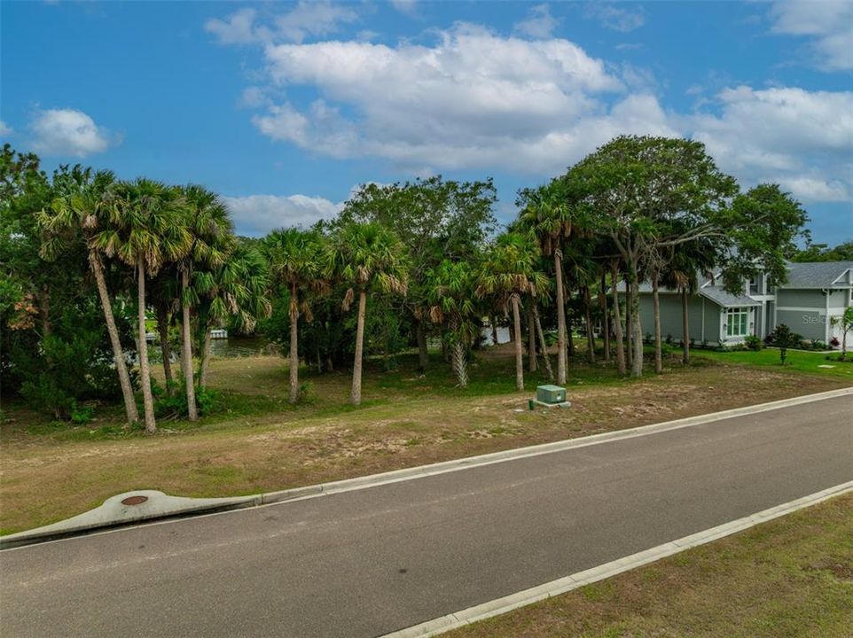 На продажу: $245,000 (0.26 acres)