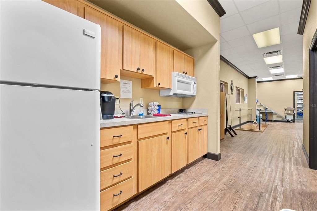 For Sale: $450,000 (0 beds, 0 baths, 2700 Square Feet)