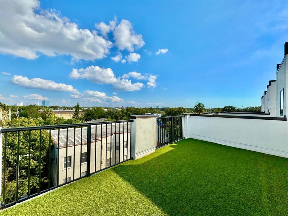 En Renta: $5,200 (3 camas, 3 baños, 2204 Pies cuadrados)