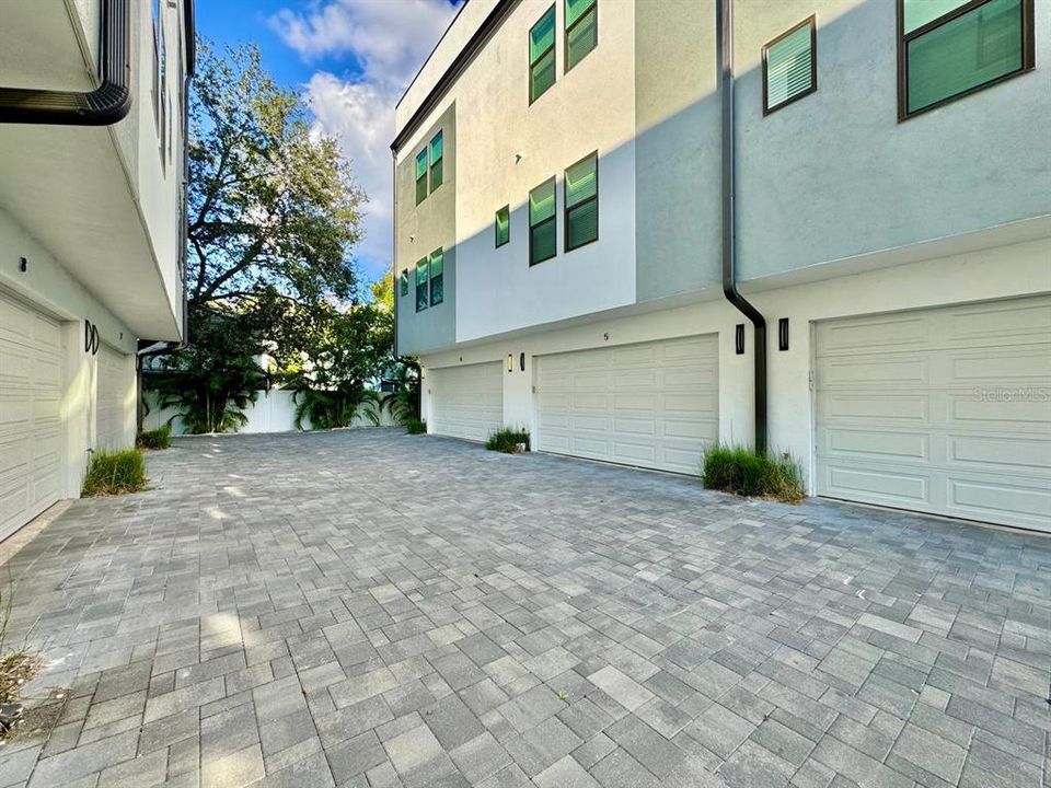 En Renta: $5,200 (3 camas, 3 baños, 2204 Pies cuadrados)