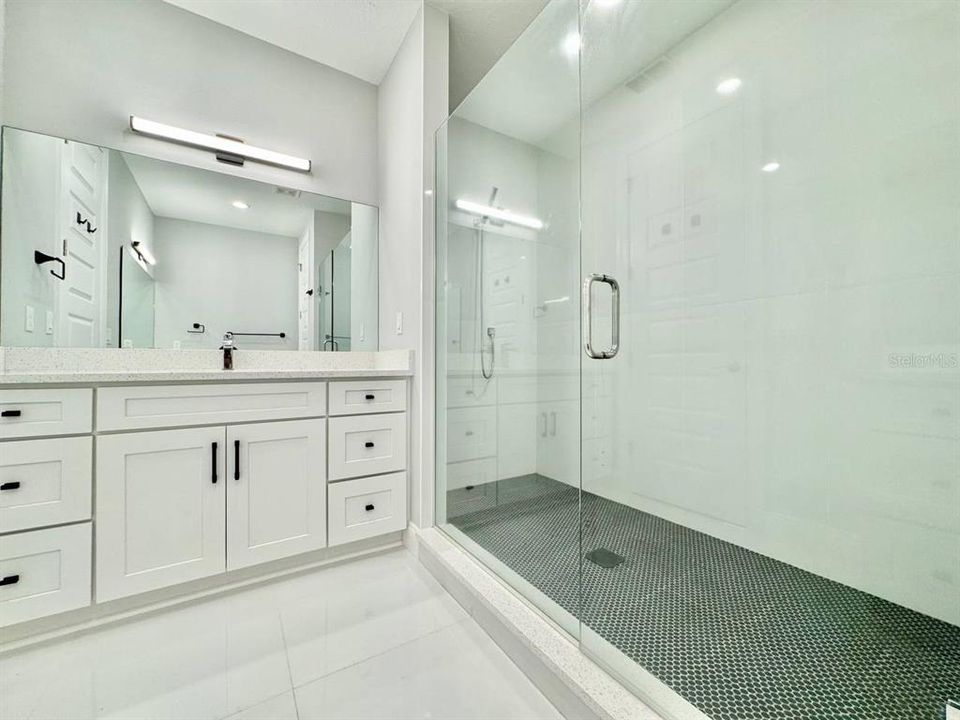 En Renta: $5,200 (3 camas, 3 baños, 2204 Pies cuadrados)