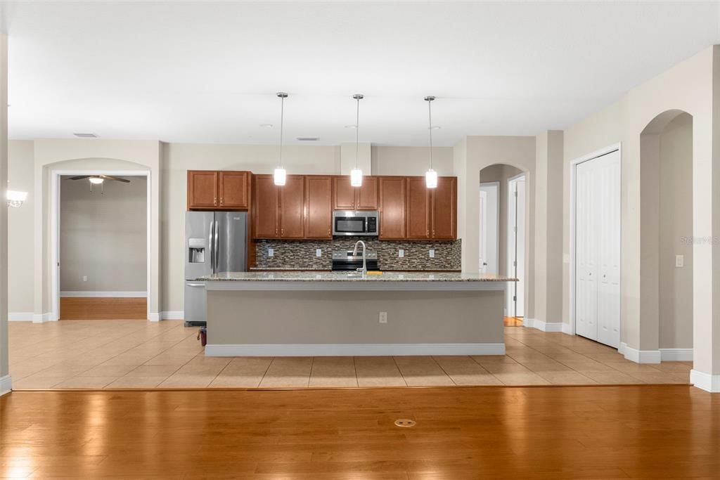 待售: $635,000 (4 贝兹, 4 浴室, 3757 平方英尺)