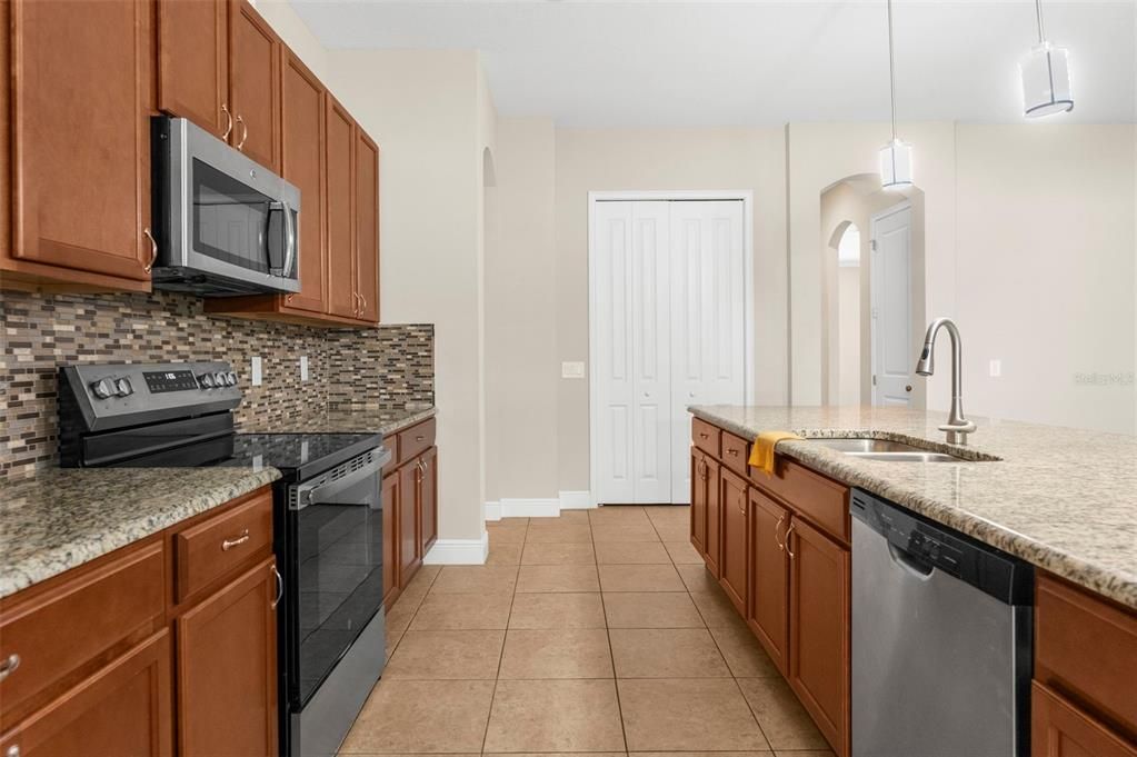 待售: $635,000 (4 贝兹, 4 浴室, 3757 平方英尺)