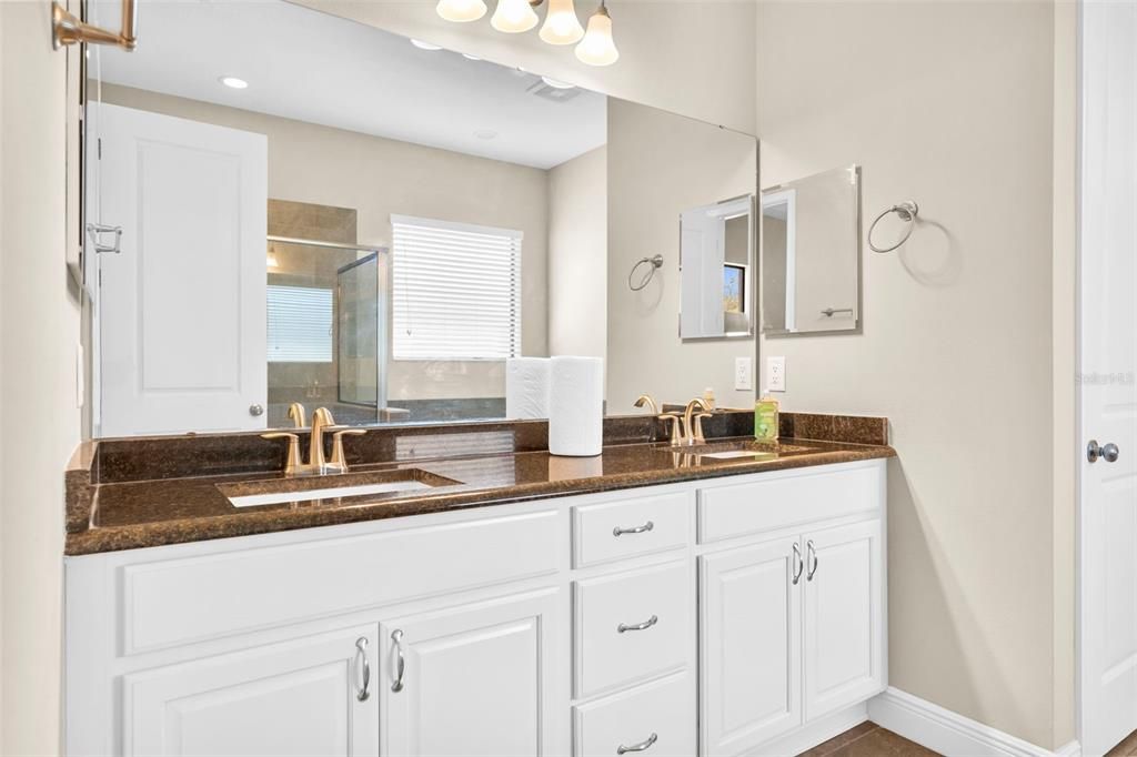 待售: $635,000 (4 贝兹, 4 浴室, 3757 平方英尺)