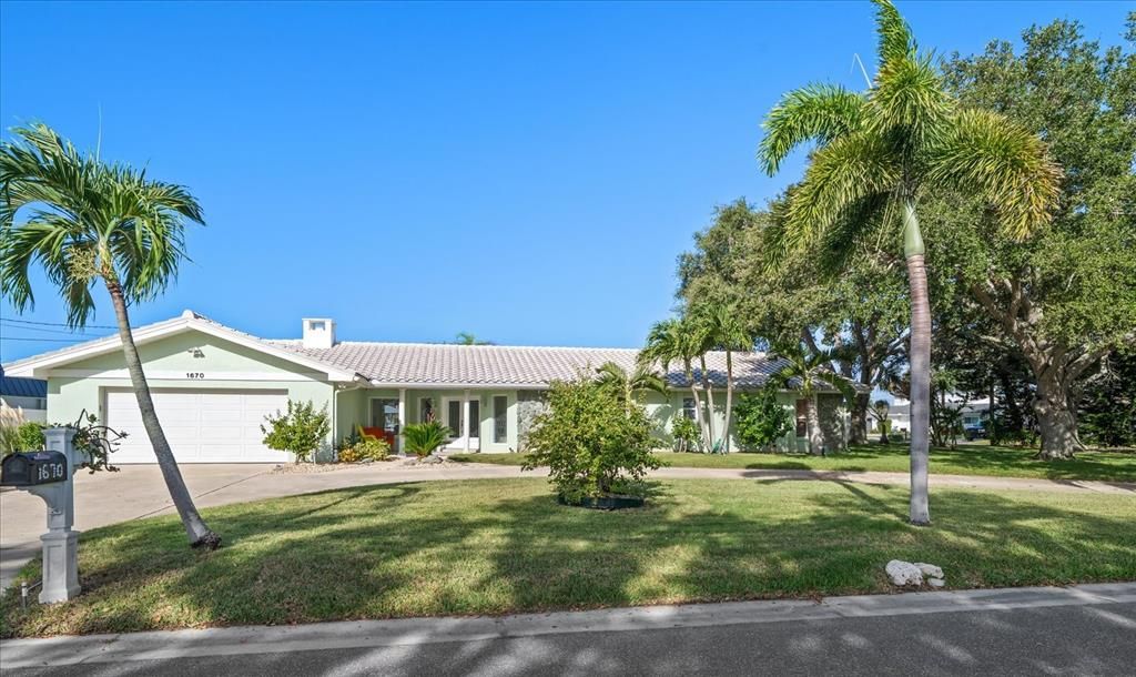 For Sale: $1,249,000 (4 beds, 4 baths, 2536 Square Feet)