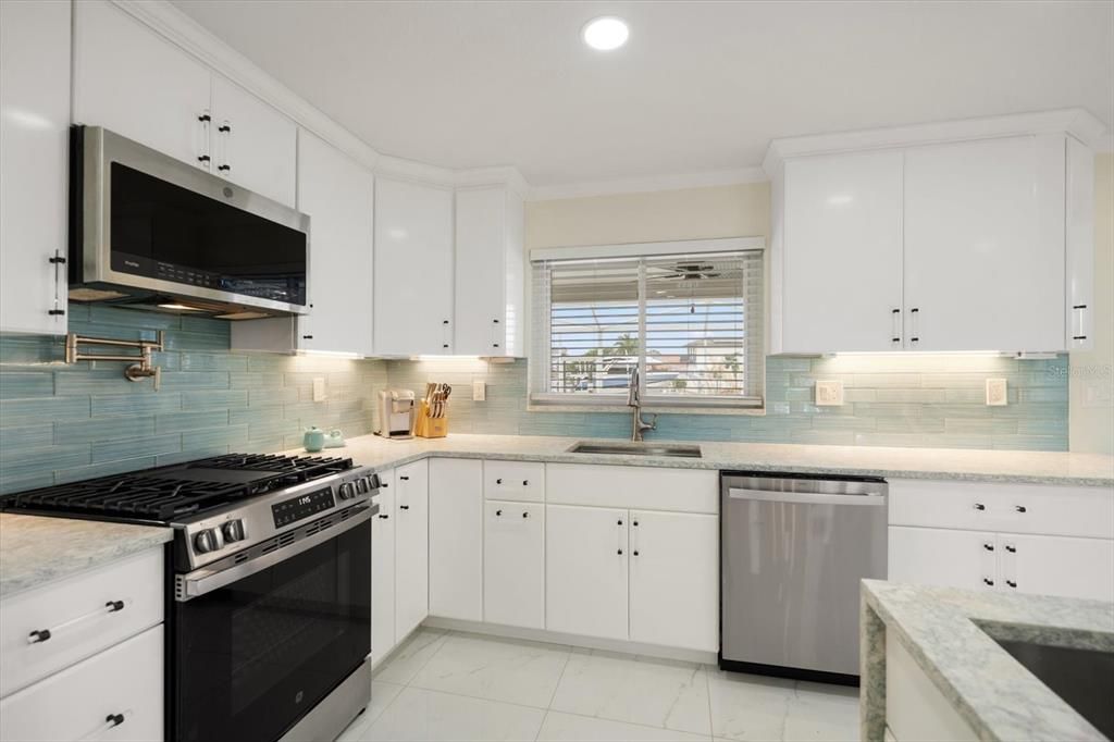 For Sale: $1,249,000 (4 beds, 4 baths, 2536 Square Feet)