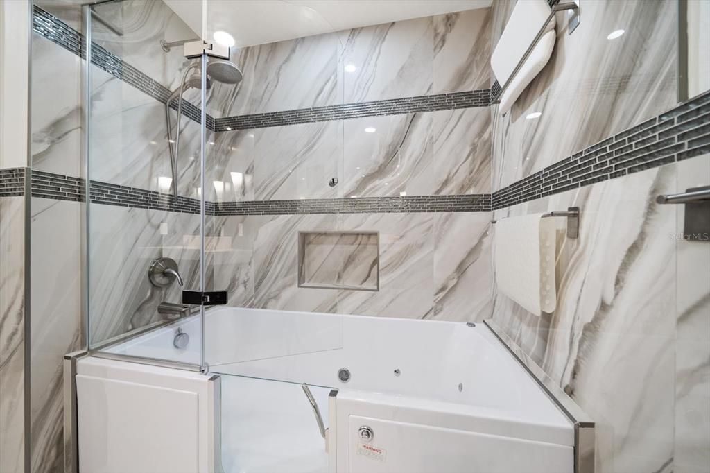 For Sale: $1,249,000 (4 beds, 4 baths, 2536 Square Feet)