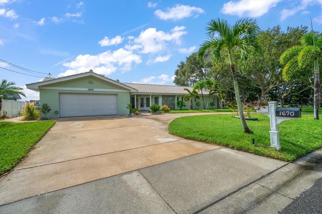 For Sale: $1,249,000 (4 beds, 4 baths, 2536 Square Feet)