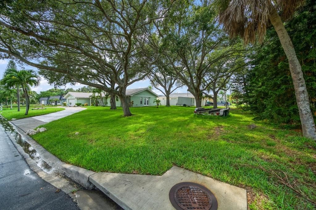 For Sale: $1,249,000 (4 beds, 4 baths, 2536 Square Feet)