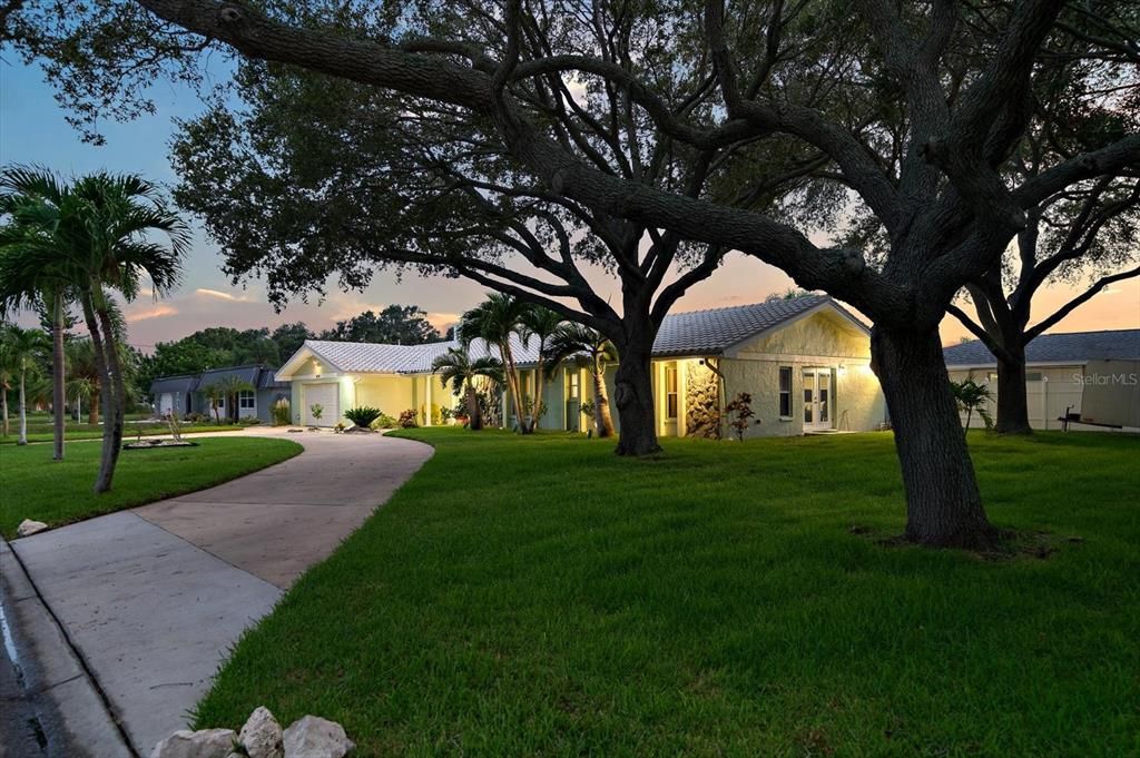 For Sale: $1,249,000 (4 beds, 4 baths, 2536 Square Feet)