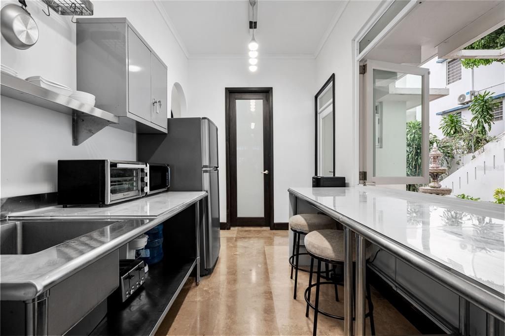 For Sale: $2,380,000 (5 beds, 3 baths, 3000 Square Feet)