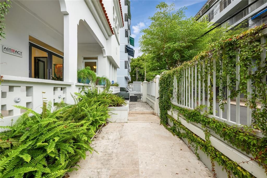 For Sale: $2,380,000 (5 beds, 3 baths, 3000 Square Feet)