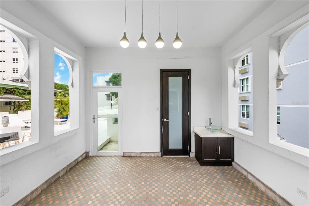 For Sale: $2,380,000 (5 beds, 3 baths, 3000 Square Feet)