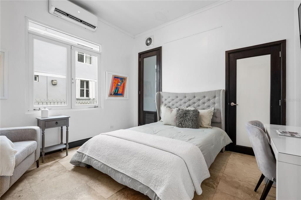 For Sale: $2,380,000 (5 beds, 3 baths, 3000 Square Feet)