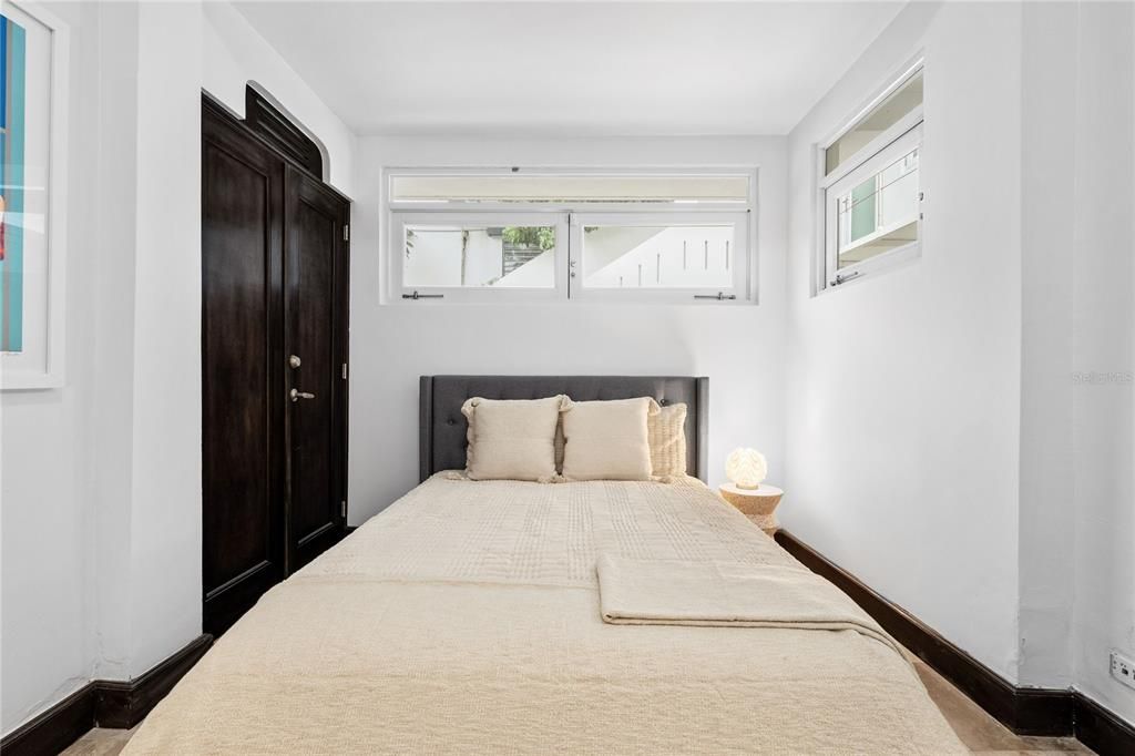 For Sale: $2,380,000 (5 beds, 3 baths, 3000 Square Feet)