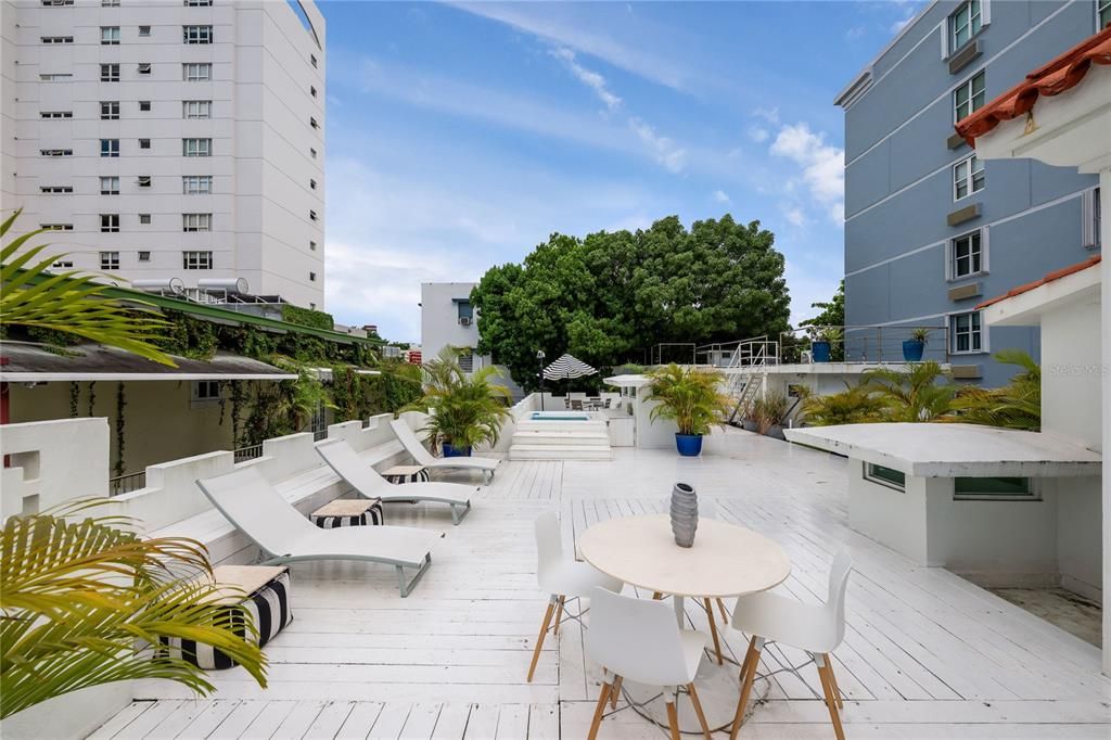 For Sale: $2,380,000 (5 beds, 3 baths, 3000 Square Feet)