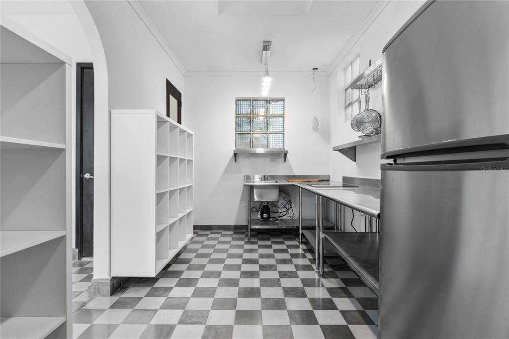 For Sale: $2,380,000 (5 beds, 3 baths, 3000 Square Feet)