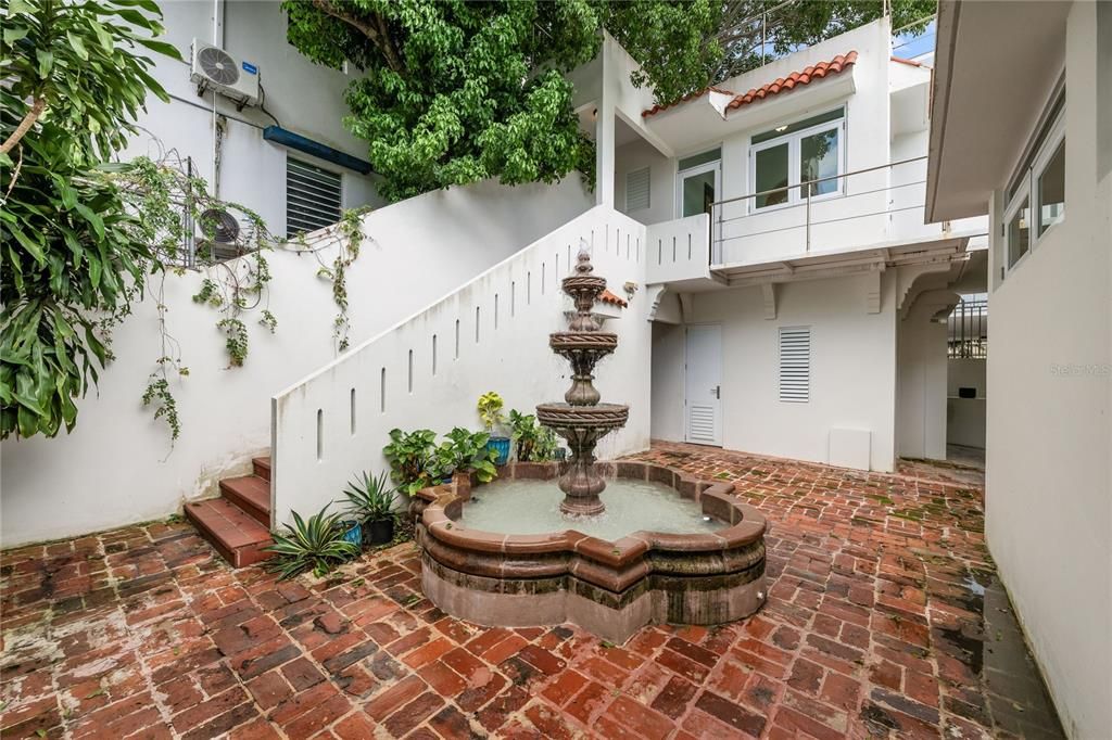 For Sale: $2,380,000 (5 beds, 3 baths, 3000 Square Feet)