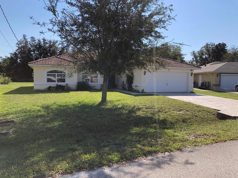 Под контрактом: $318,900 (3 спален, 2 ванн, 1658 Квадратных фут)