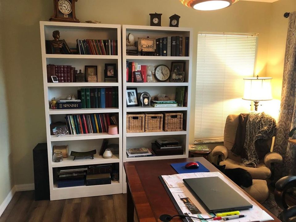 Под контрактом: $318,900 (3 спален, 2 ванн, 1658 Квадратных фут)