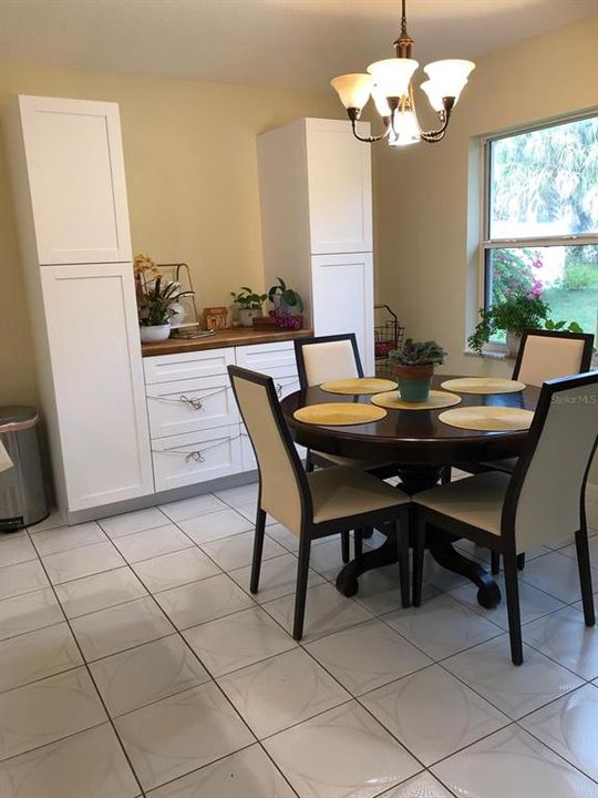 Под контрактом: $318,900 (3 спален, 2 ванн, 1658 Квадратных фут)