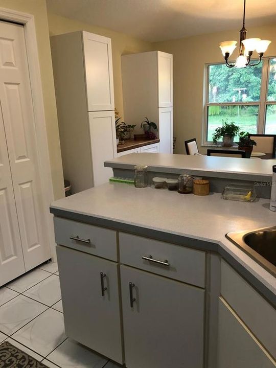 Под контрактом: $318,900 (3 спален, 2 ванн, 1658 Квадратных фут)