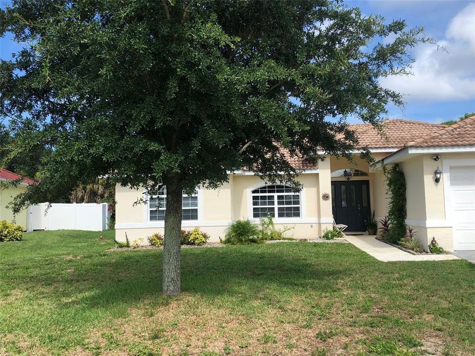 Под контрактом: $318,900 (3 спален, 2 ванн, 1658 Квадратных фут)