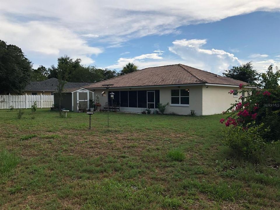 Под контрактом: $318,900 (3 спален, 2 ванн, 1658 Квадратных фут)