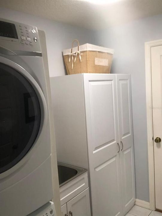 Под контрактом: $318,900 (3 спален, 2 ванн, 1658 Квадратных фут)