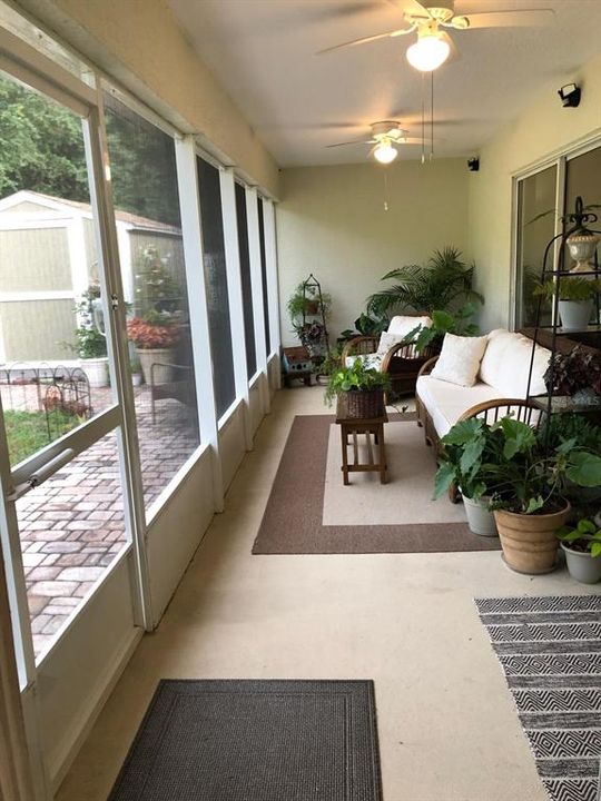 Под контрактом: $318,900 (3 спален, 2 ванн, 1658 Квадратных фут)