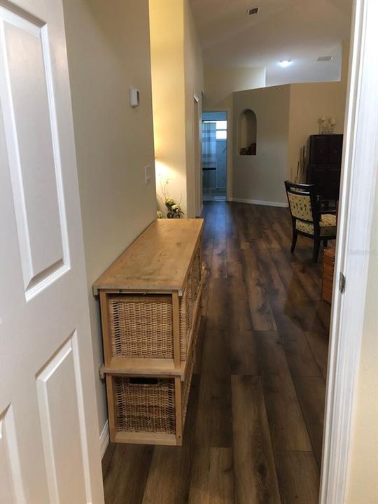 Под контрактом: $318,900 (3 спален, 2 ванн, 1658 Квадратных фут)