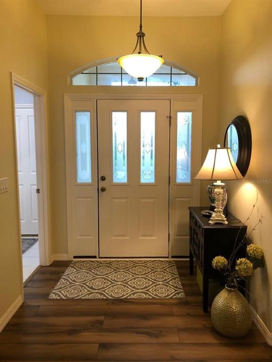 Под контрактом: $318,900 (3 спален, 2 ванн, 1658 Квадратных фут)